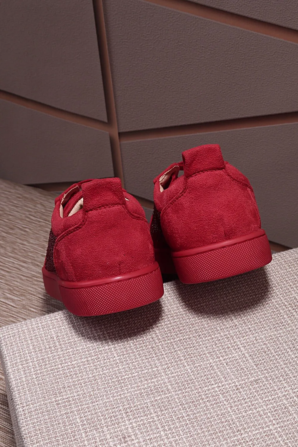 Ex-factory price 440. christian louboutin (CL red sole shoes) counter hot diamond series, casual sneakers for couples 📢 📢 📢 exclusive hot style release 🎈🎈💪 movable latex feet 👻 finished outsole line [satisfied] 😝Female 35-40# Male 38#-46, global supply😝 [Top version]: original imported cowhide frosted upper, top original leather lining, original molded TPU outsole, original 1:1 detail processing, original shoe last, large quantity available from stock,